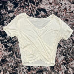LULULEMON TSHIRT